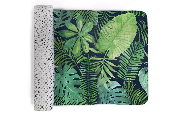 Tapete Folhas tropicais verdes sobre um fundo escuro