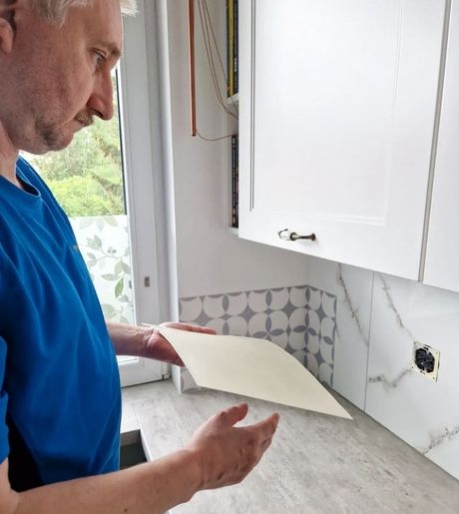 Instalação de telhas vinílicas autoadesivas